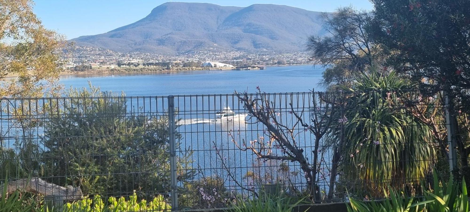 Apartment Waterfront Abode - 2 Bedrooms *
