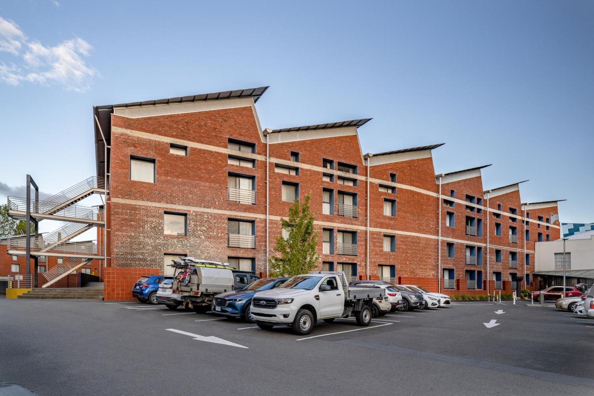 The Old Woolstore Aparthotel 4*