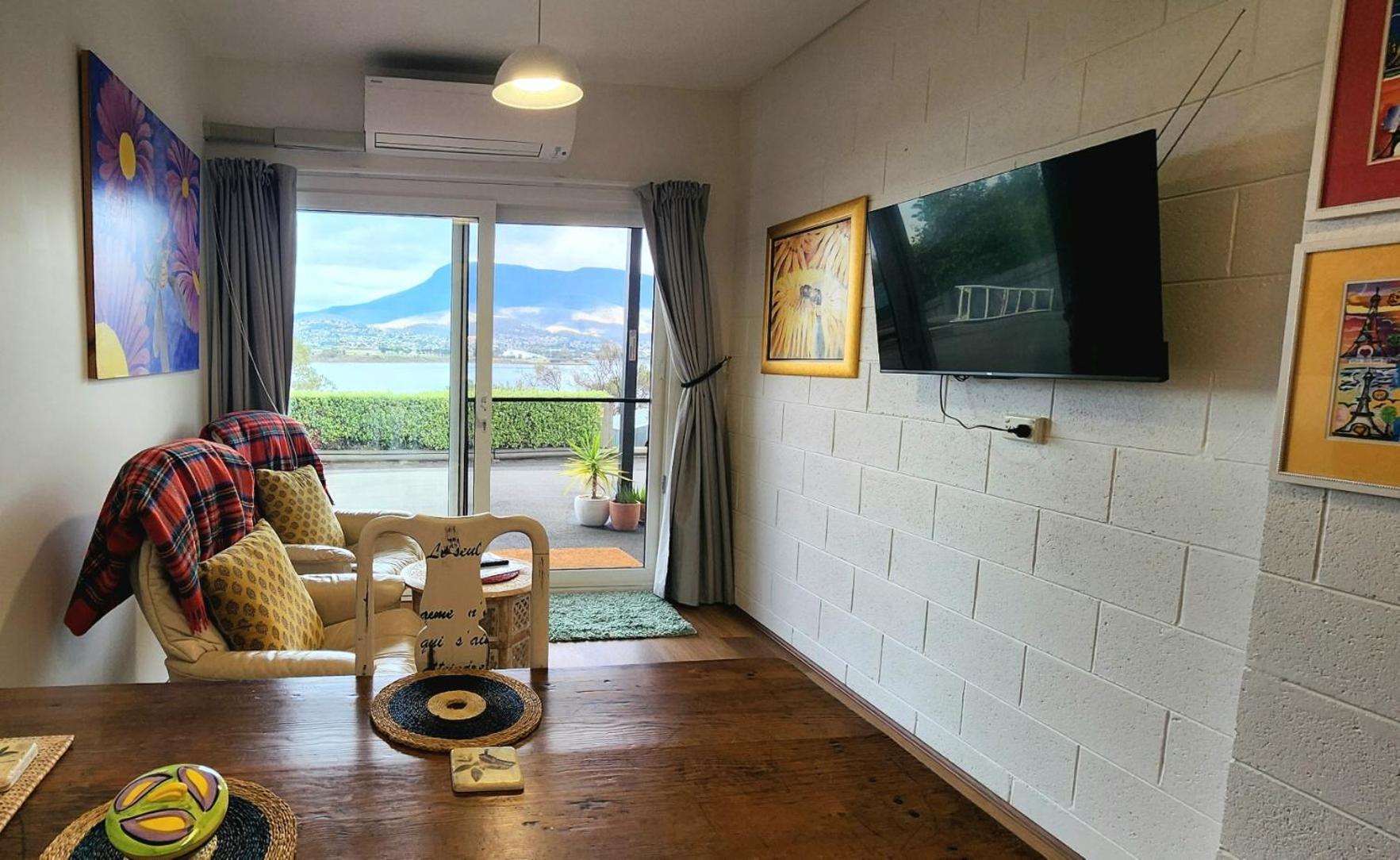 Waterfront Abode - 2 Bedrooms Hobart