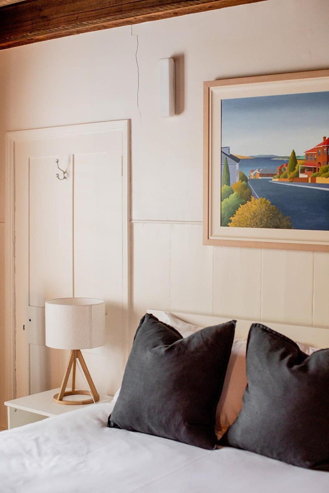 Holiday home Inner-city Sanctuary With Off-street Parking *