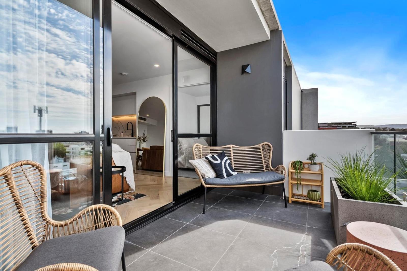 Apartment Cityscape At The Elliott In The Heart Of