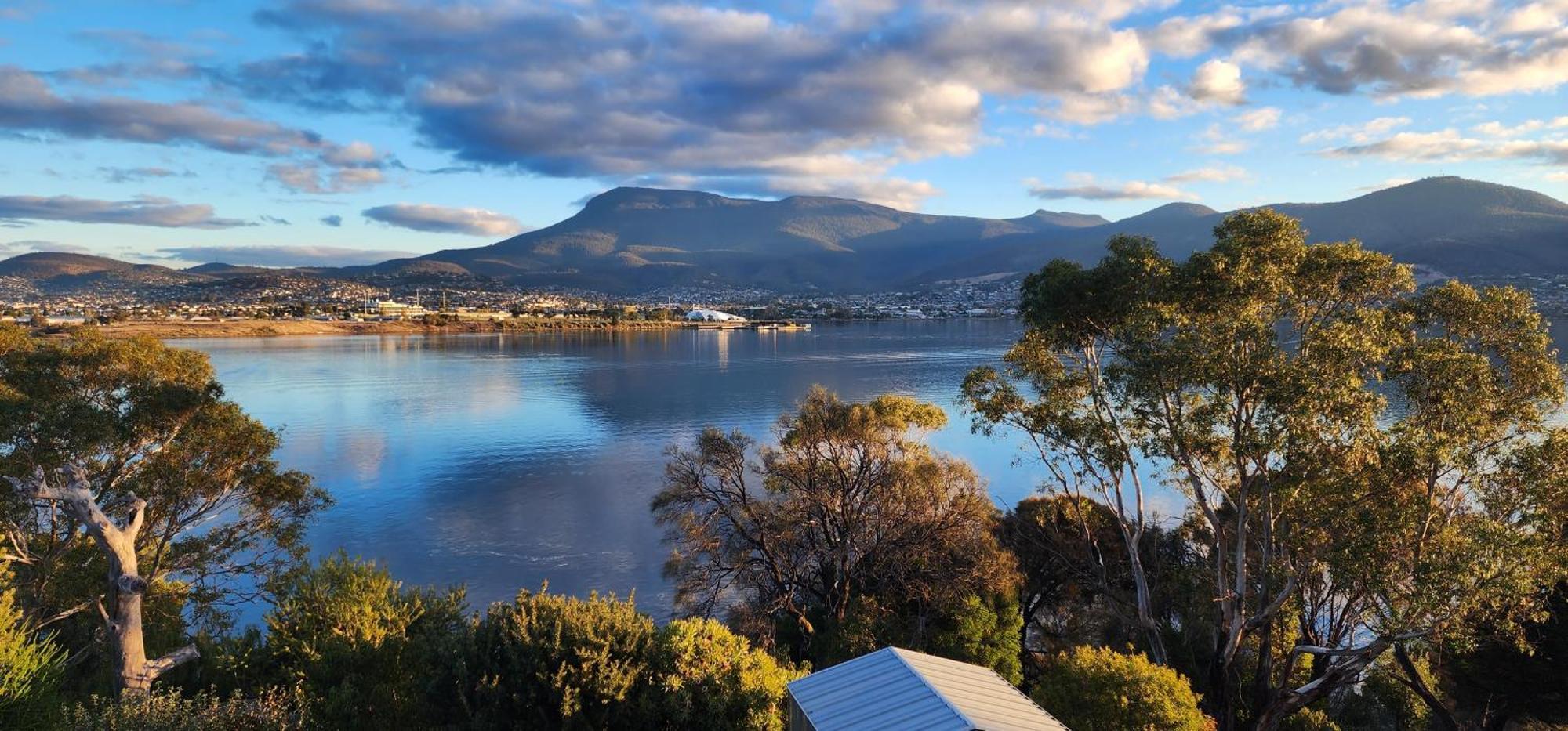 Apartment Waterfront Abode - 2 Bedrooms *