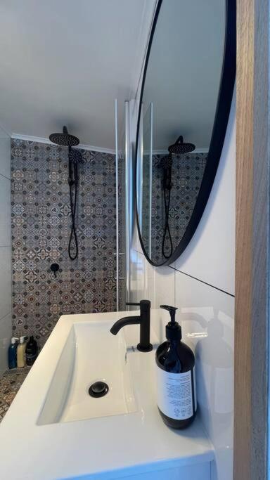 Lovely Brick With Amazing Water View Apartment Hobart