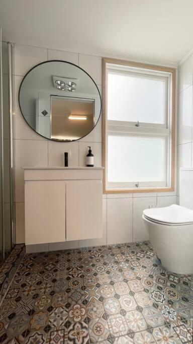 Lovely Brick With Amazing Water View Apartment Hobart