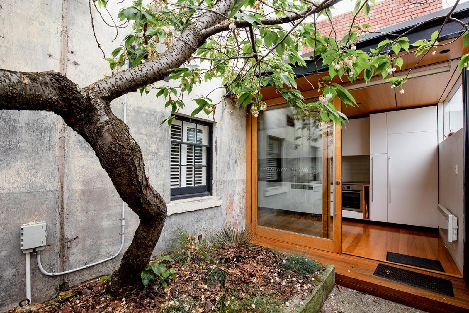 Holiday home Inner-city Sanctuary With Off-street Parking