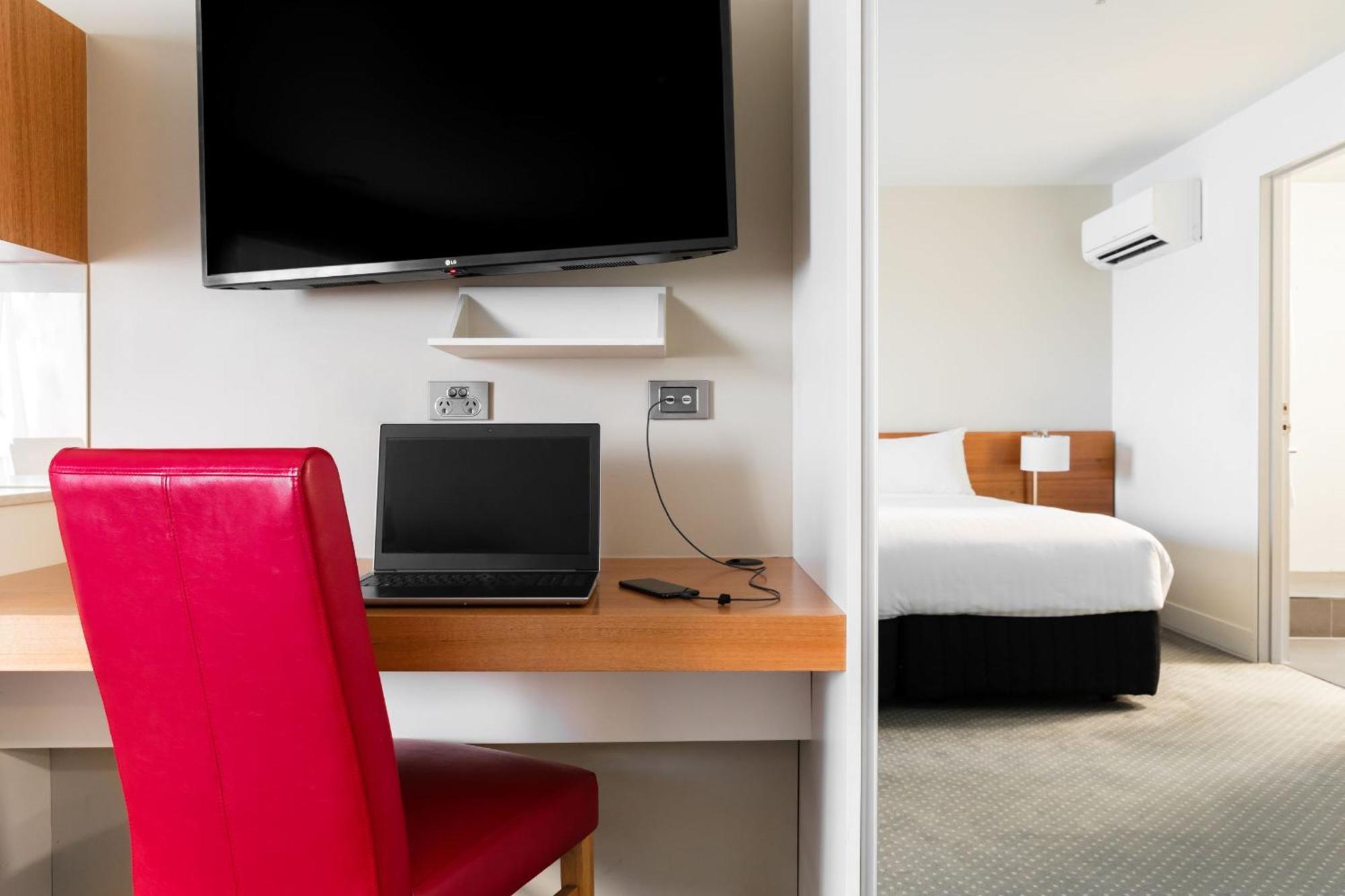 The Old Woolstore Aparthotel 4*