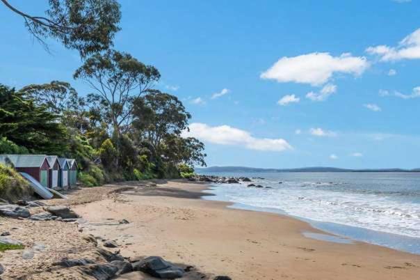 Holiday home Treetops-large 9km To Cbd Sleeps 10