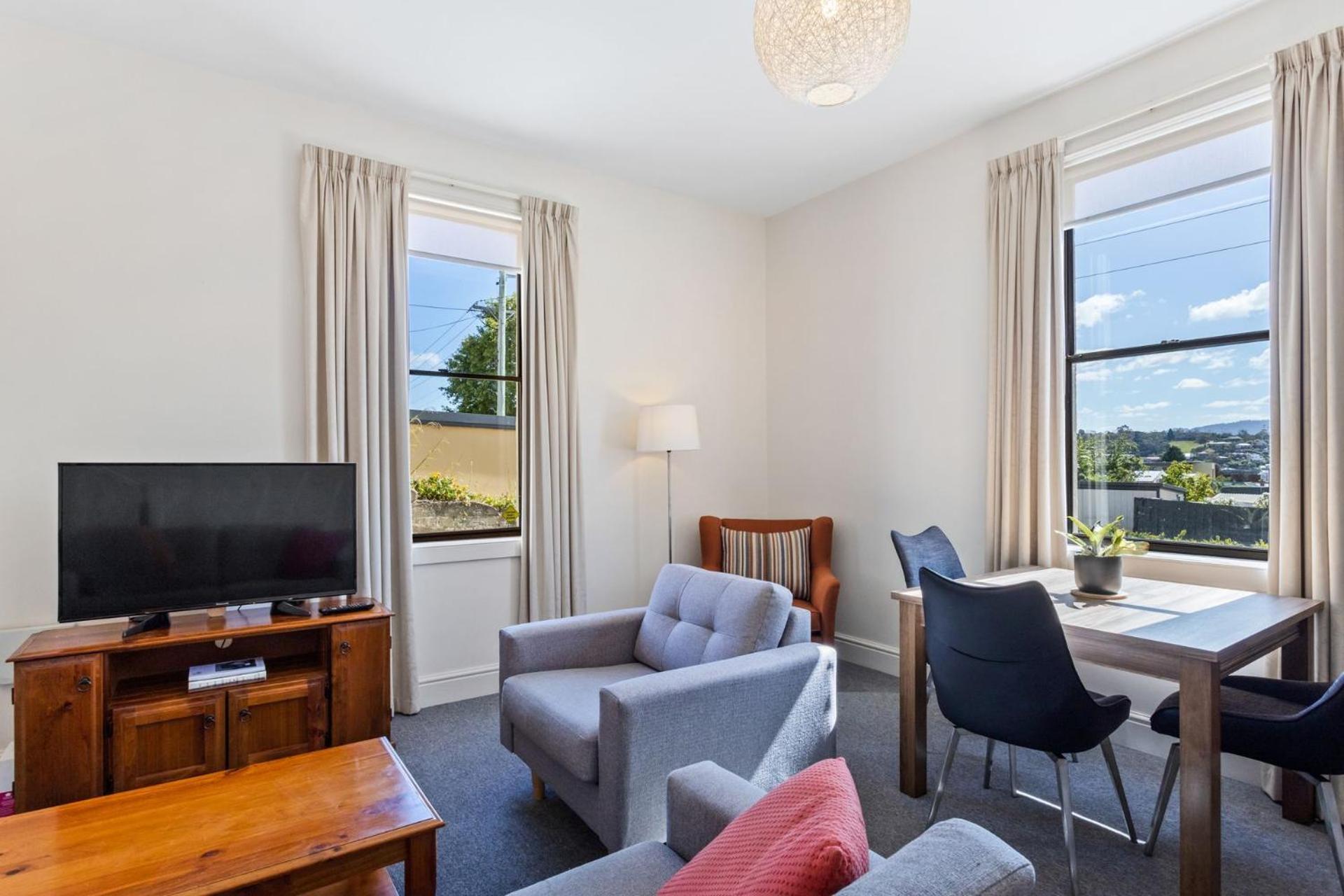 338 On Murray Walk To Restaurant Strip Apartment