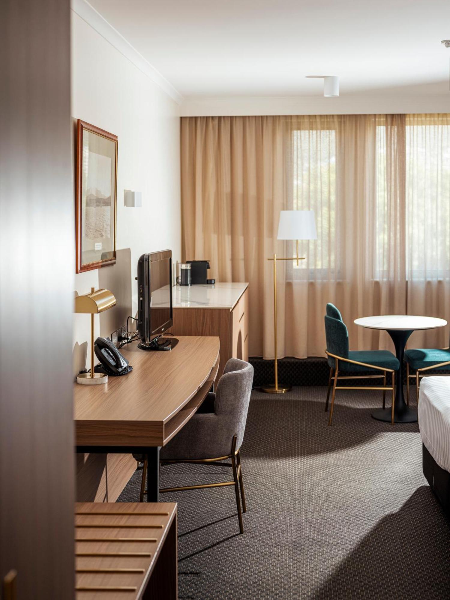 Lenna Of Hotel