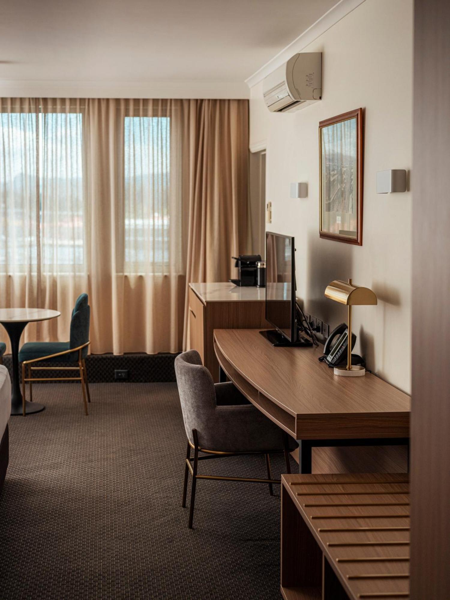 Lenna Of Hotel