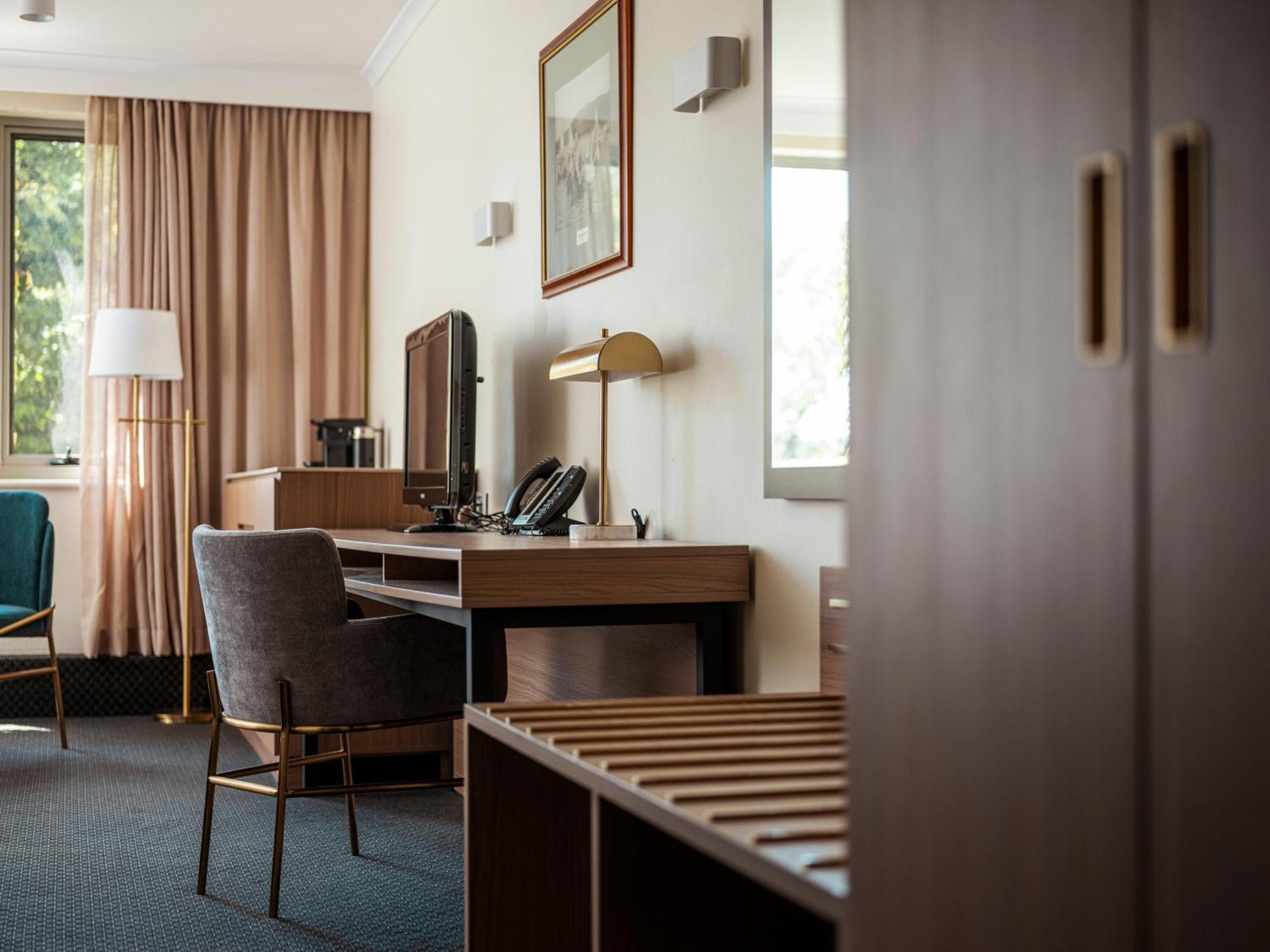 Lenna Of Hotel Hobart