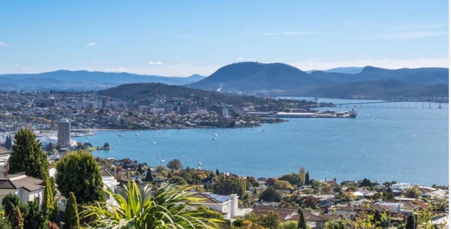 Nicolas Escape Panoramic Views Luxury And Space Hobart