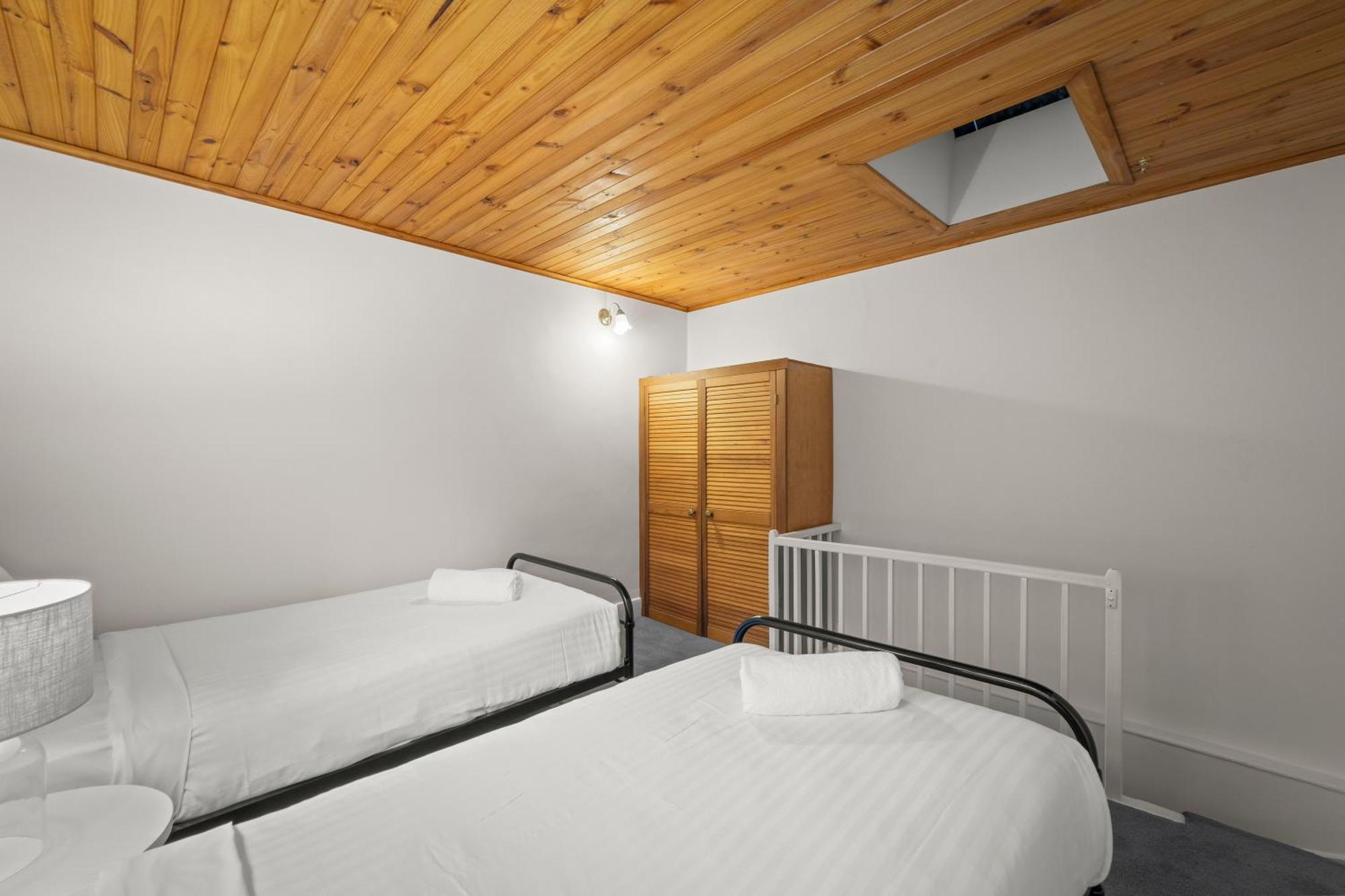 Stylish 3 Bedroom Townhouse - Cbd Hobart