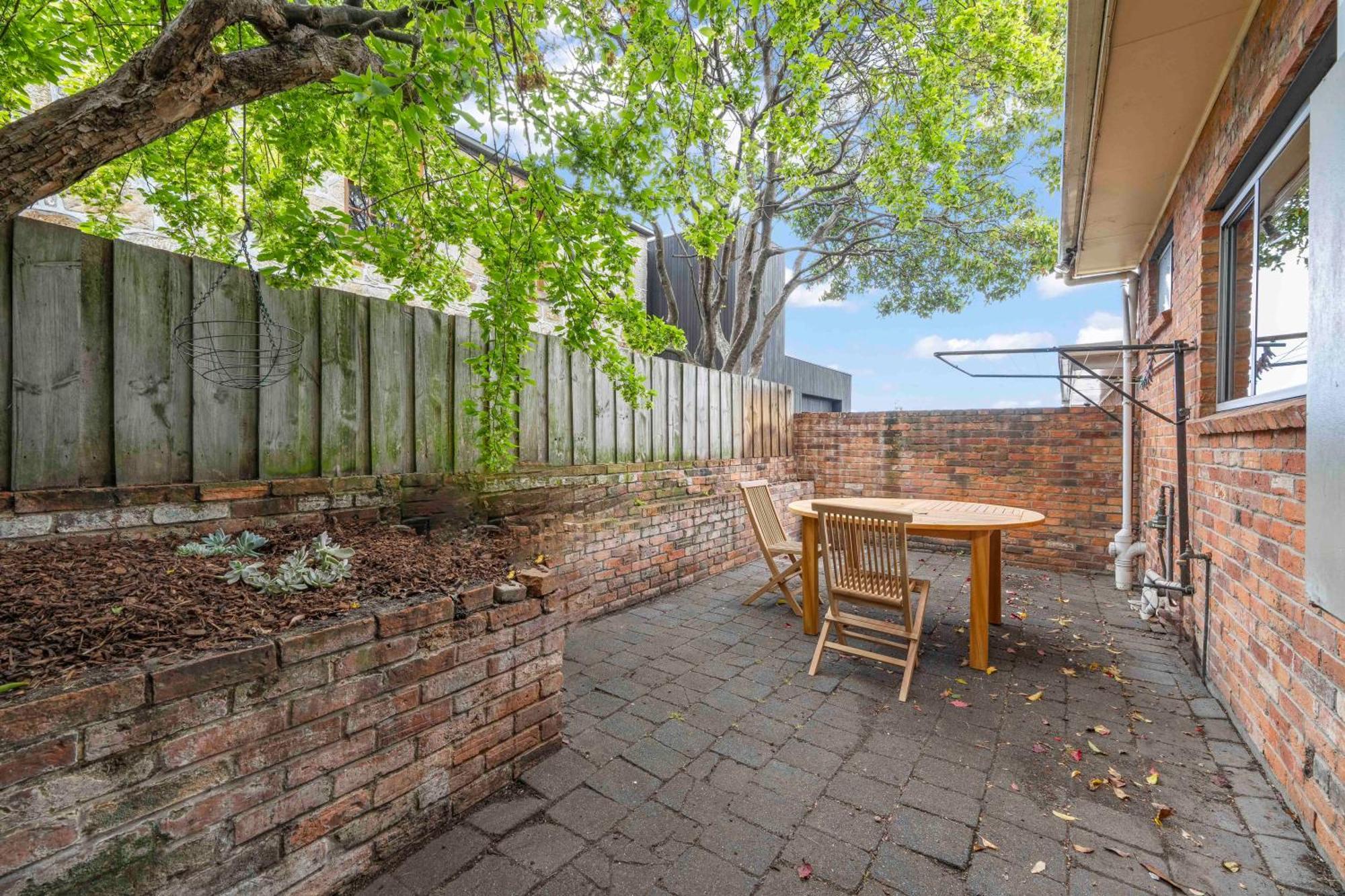 Stylish 3 Bedroom Townhouse - Cbd