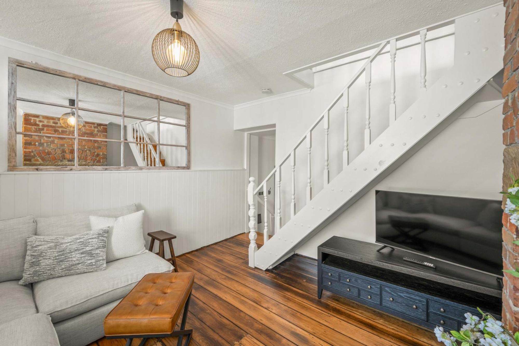 Stylish 3 Bedroom Townhouse - Cbd Holiday home *