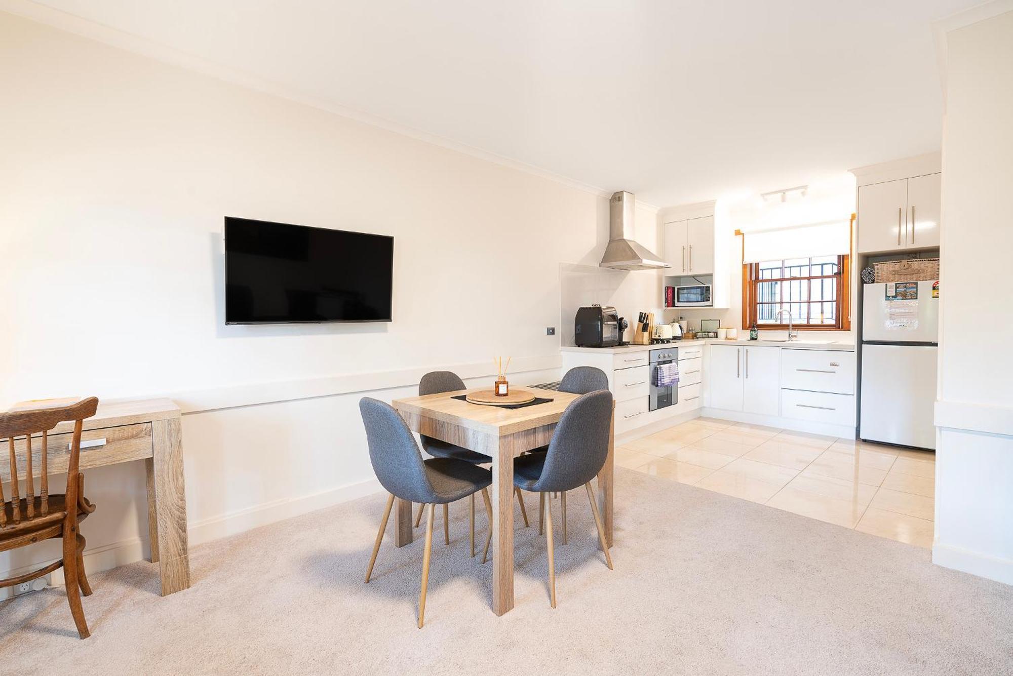 Magnolia On Colville - Historic Riverside Elegance Apartment Hobart