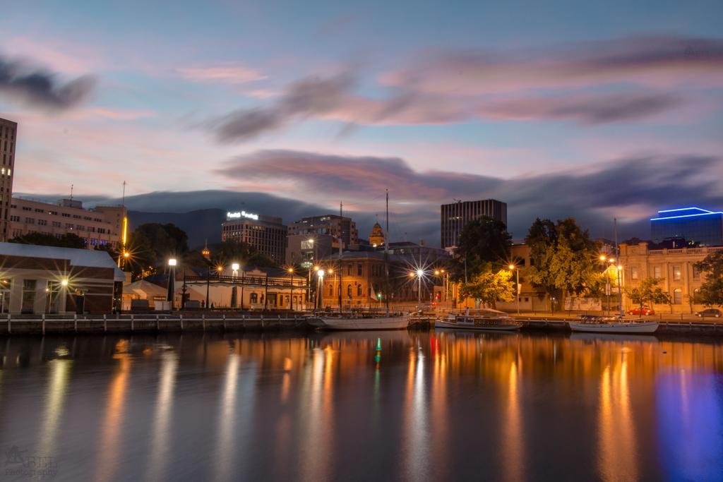 Holiday home Omaroo House - Panoramic Water Views Hobart