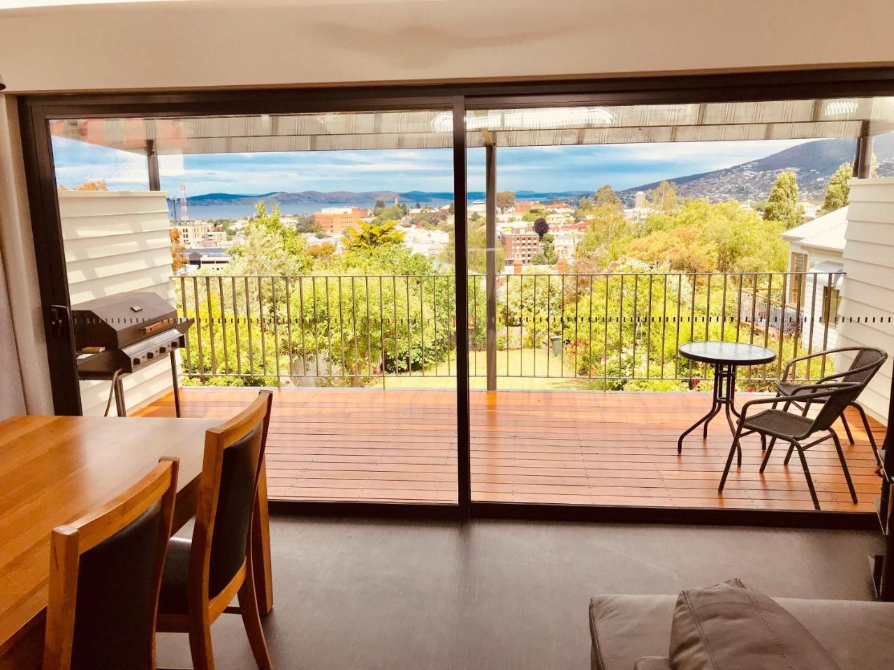 Omaroo House - Panoramic Water Views * Hobart