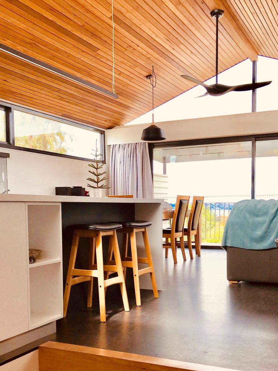 Omaroo House - Panoramic Water Views Holiday home *