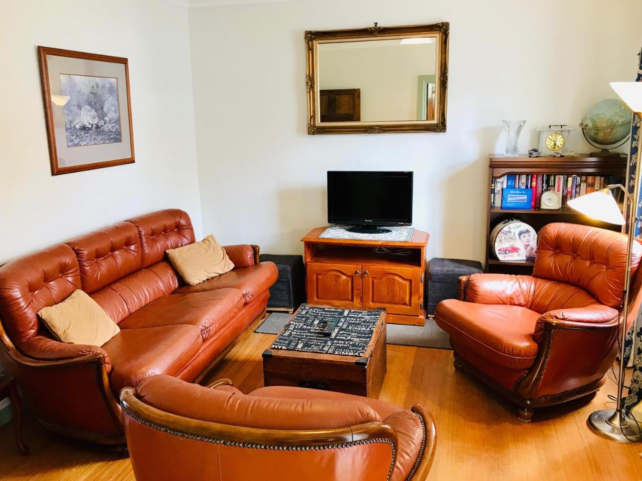 Holiday home Omaroo House - Panoramic Water Views
