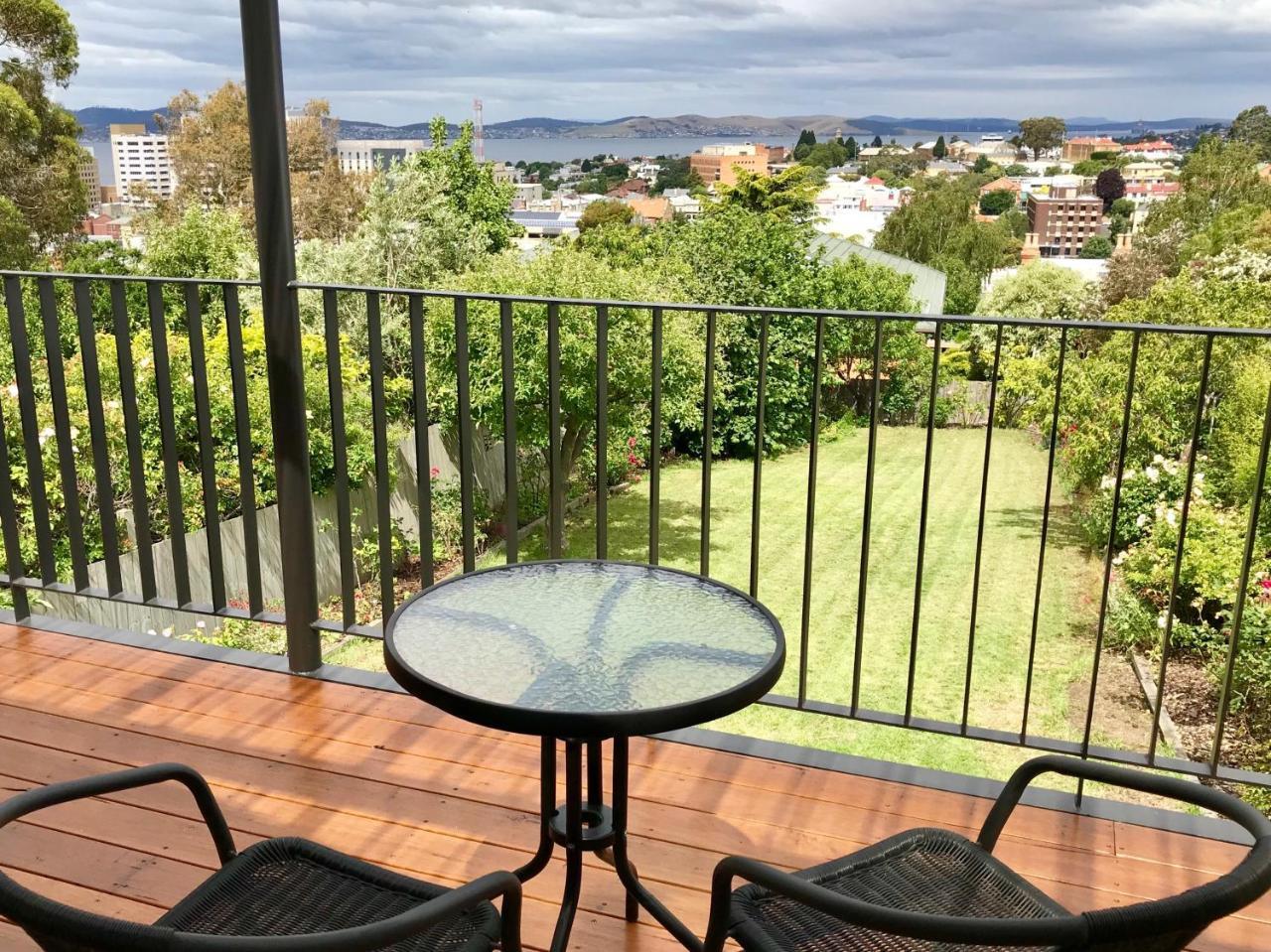 Omaroo House - Panoramic Water Views Hobart
