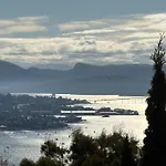 Lovely 2 Bed Home With Views