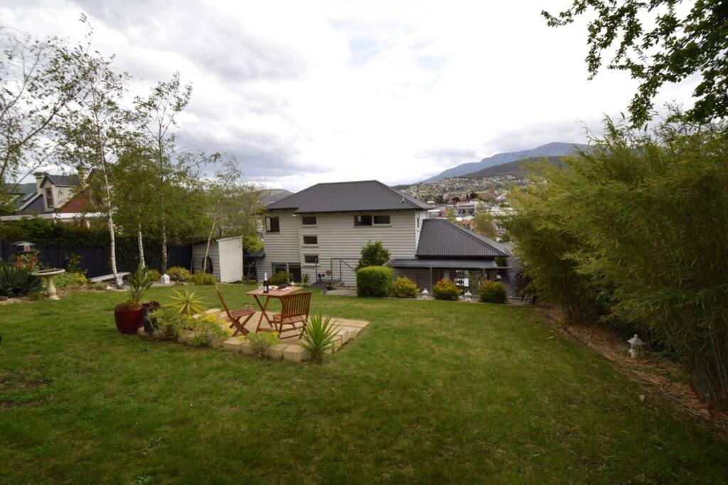 Holiday home Location In Hobart! Luxury 4 Bedroom With Stunning Views