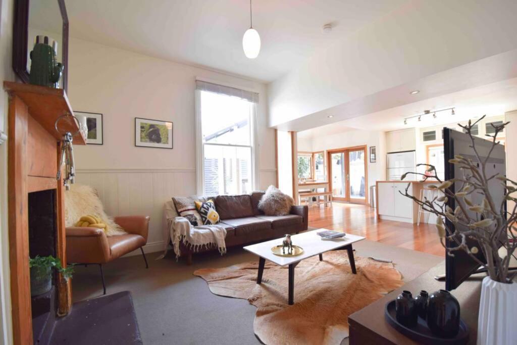Location In Hobart! Luxury 4 Bedroom With Stunning Views Holiday home