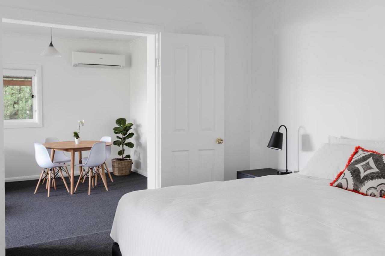 Battery Point Manor Hotel *