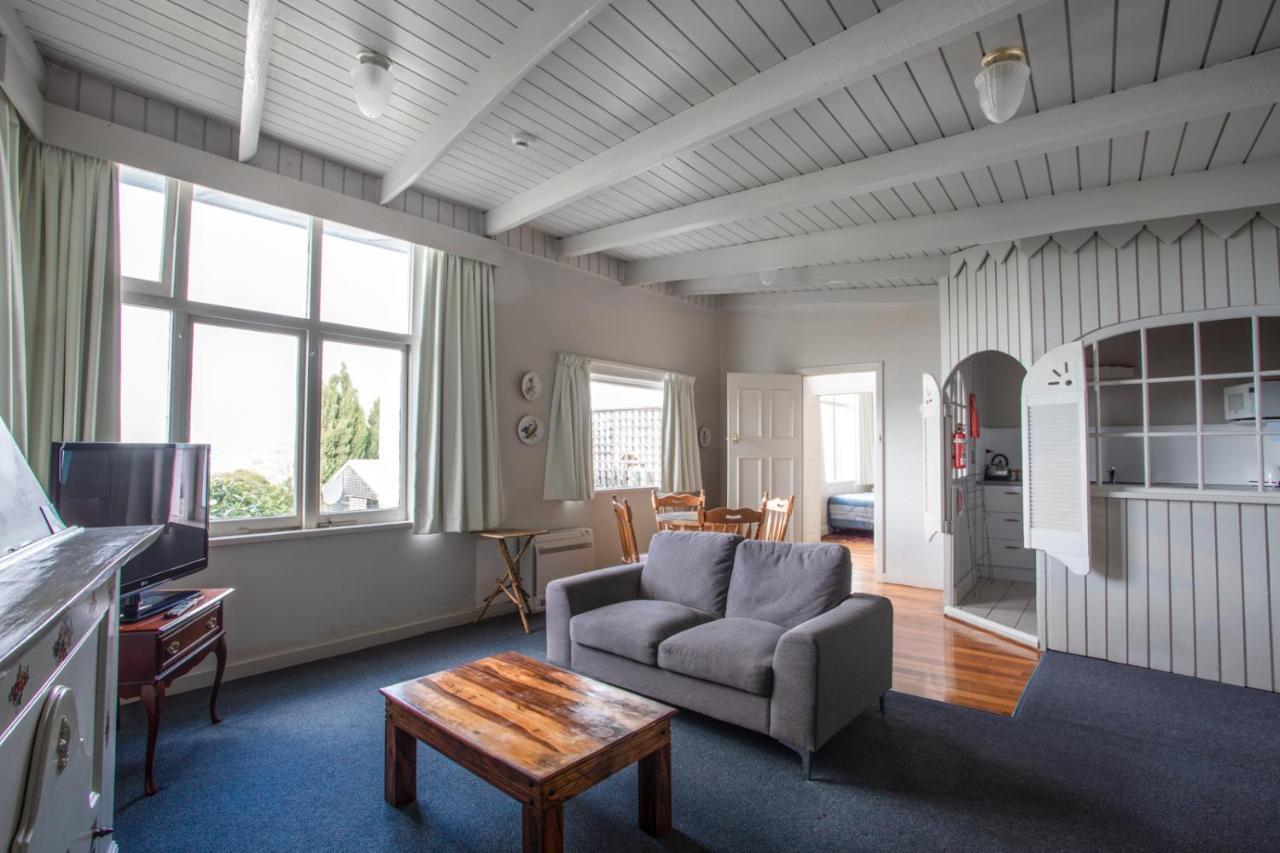 Battery Point Manor Hotel *