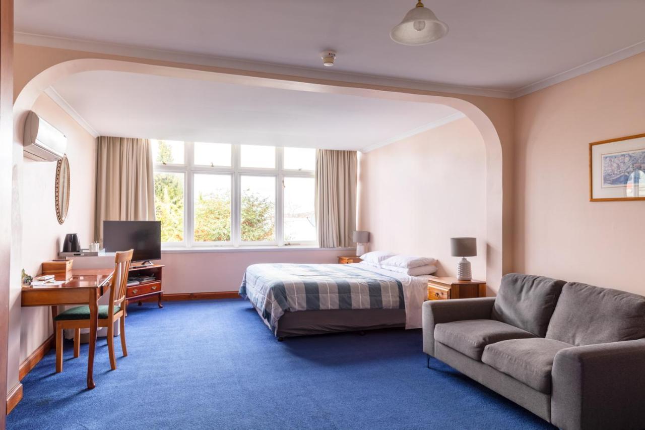 Battery Point Manor *