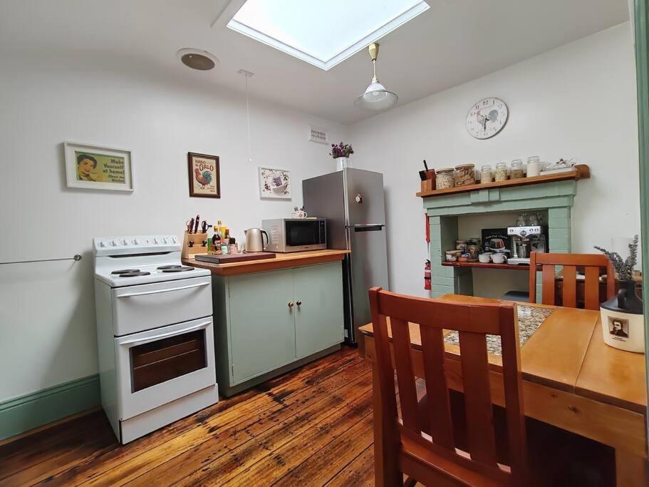 Melville Heritage Cottage, Cbd