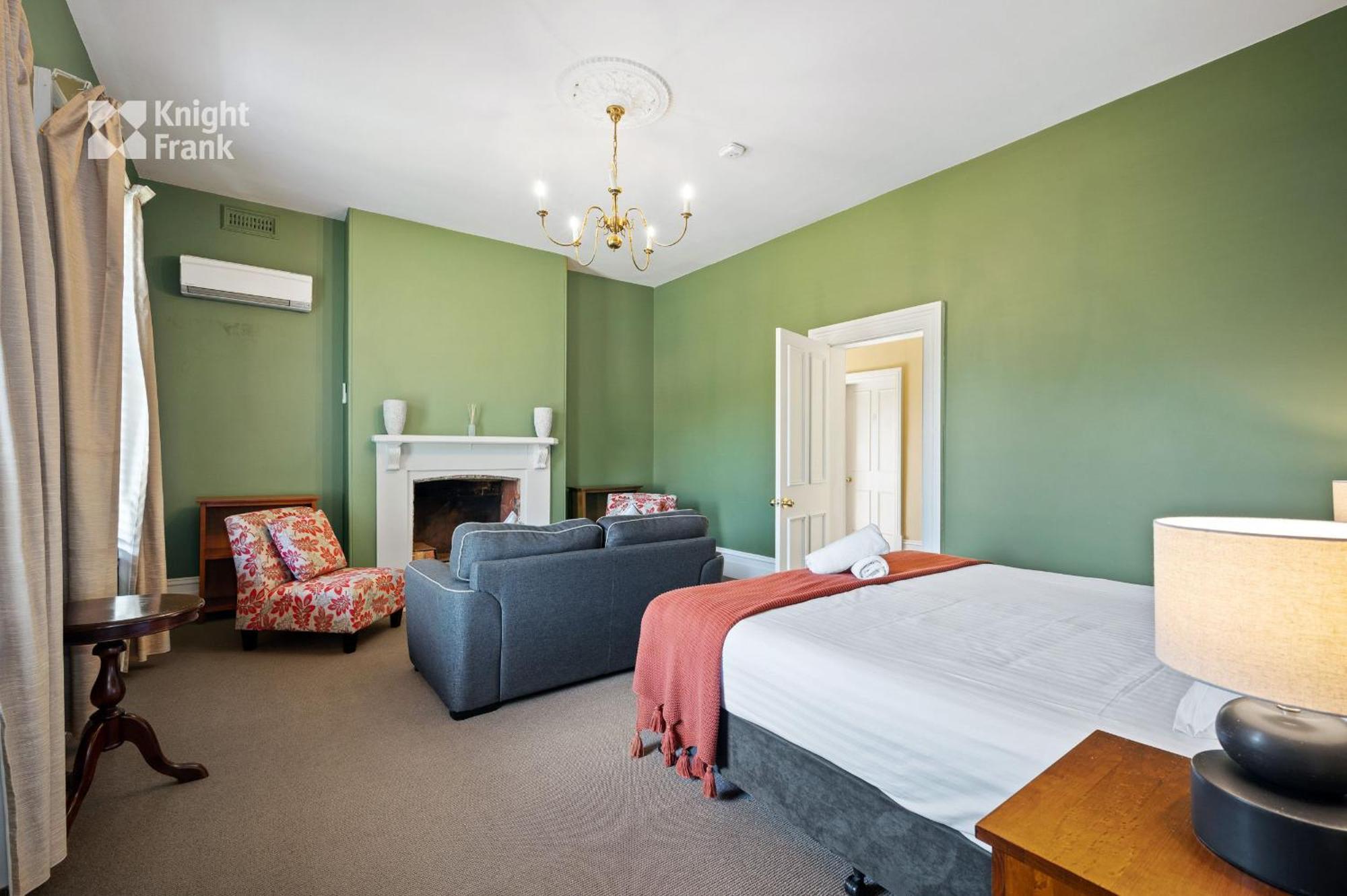 Clydesdale Manor 4*