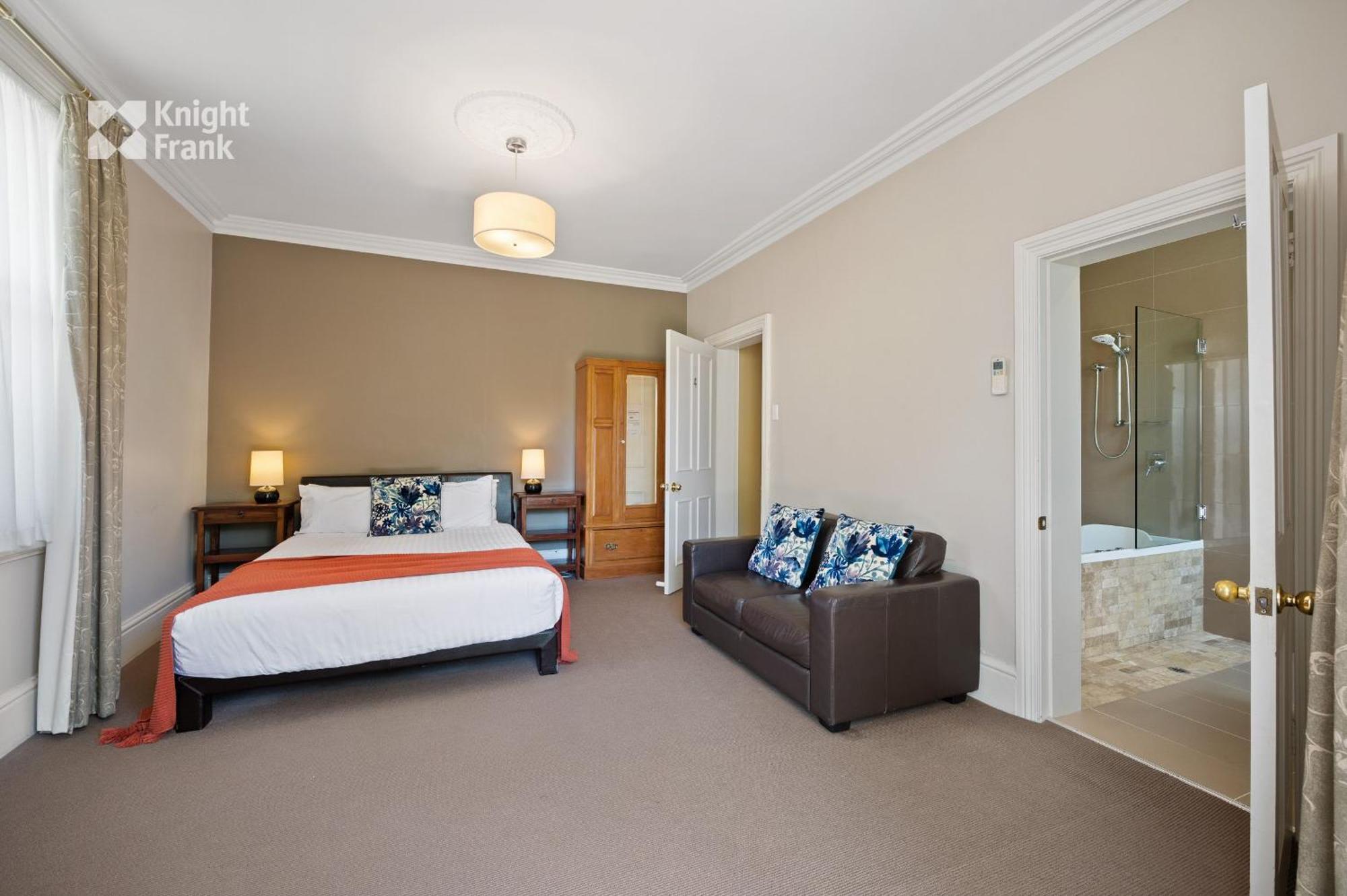 Clydesdale Manor Bed & Breakfast