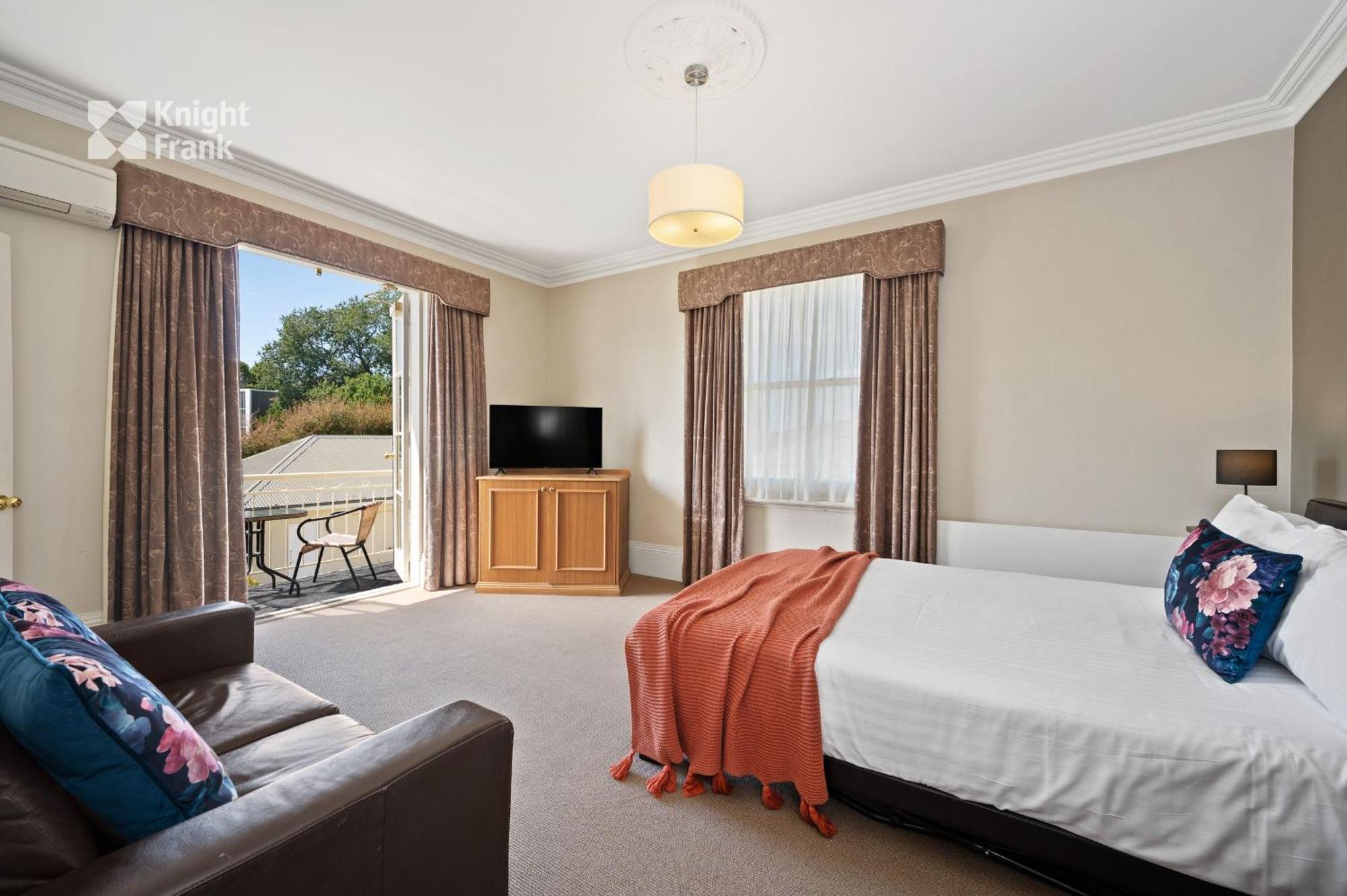 Clydesdale Manor