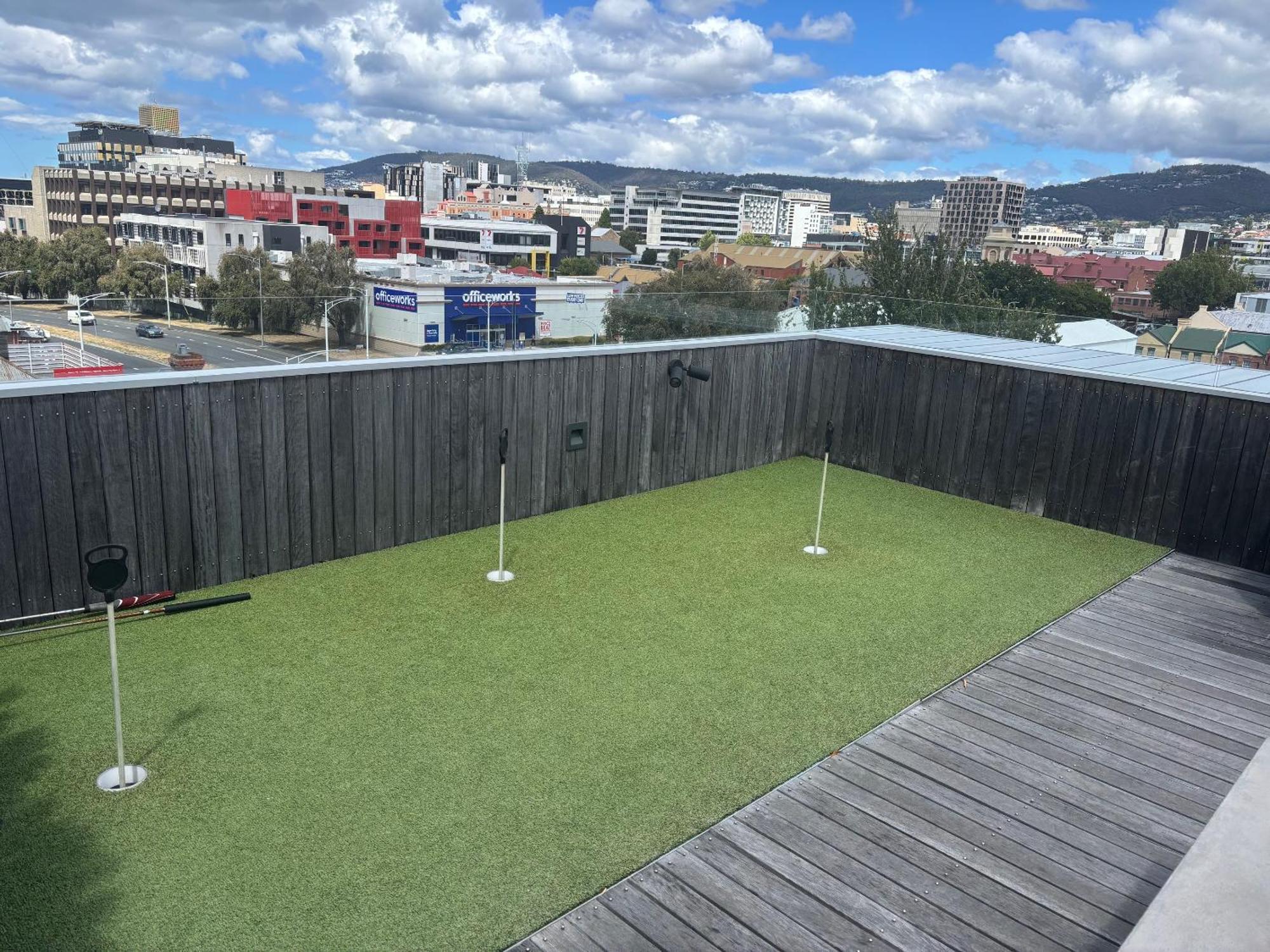 The Penthouse 14 Short St Glebe * Hobart