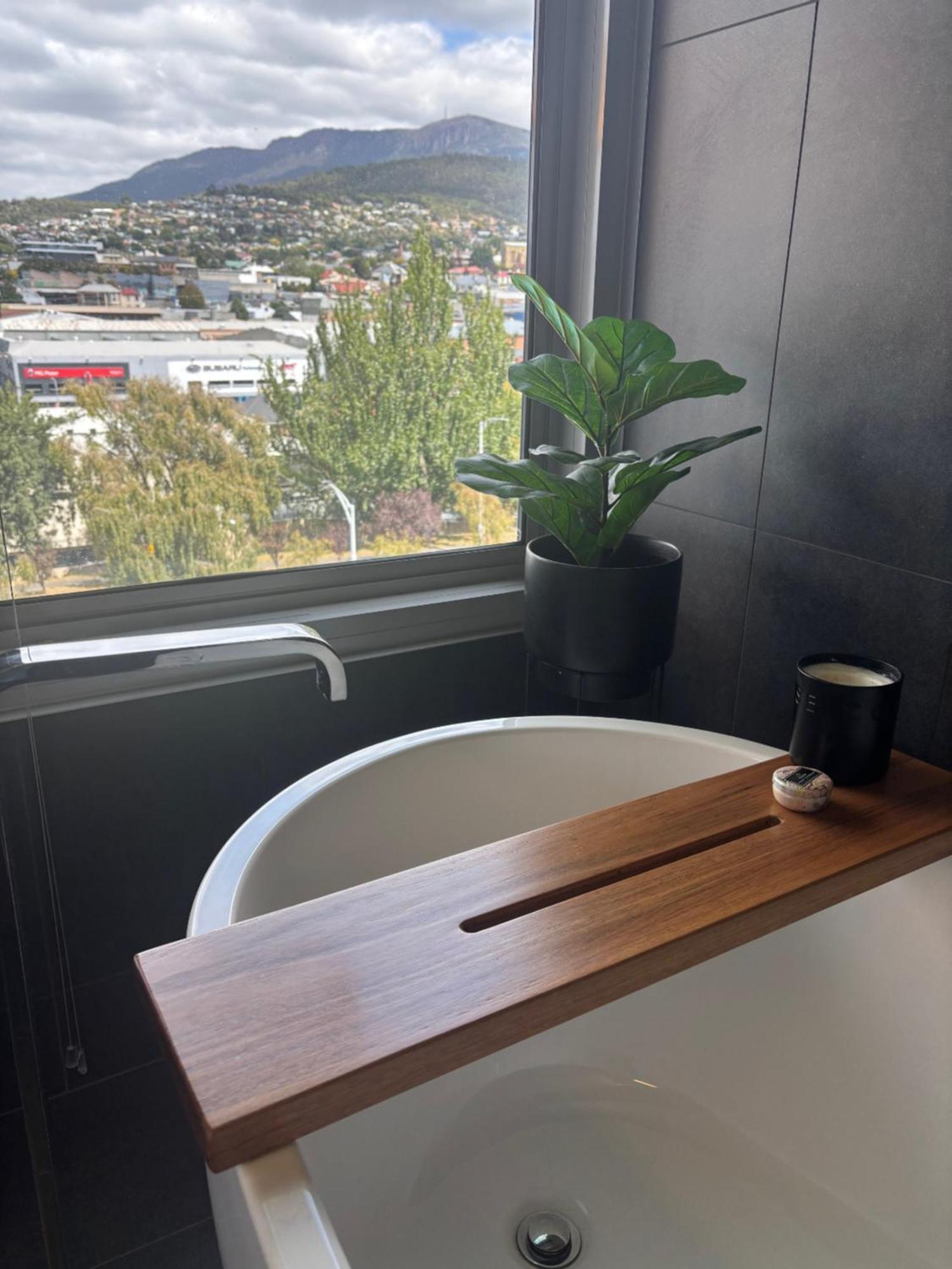 The Penthouse 14 Short St Glebe * Hobart